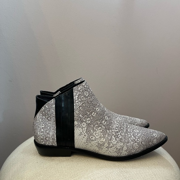 L.A.M.B. Mayor Bootie - Picture 4 of 8